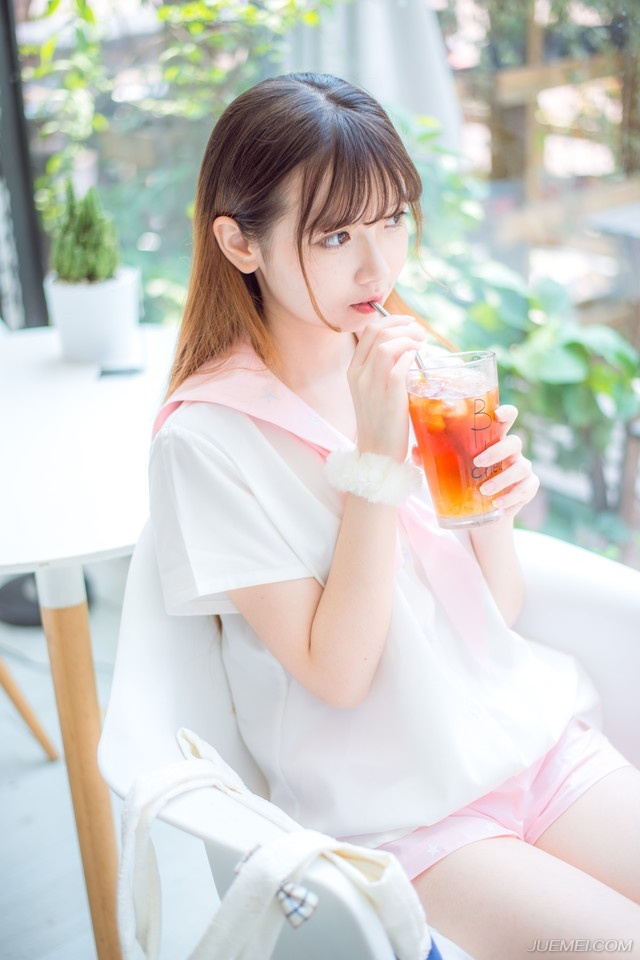 “噗~”